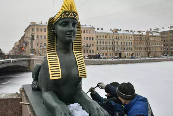 Частичка Египта в северной столице: сфинксы вернулись на мост в Петербурге