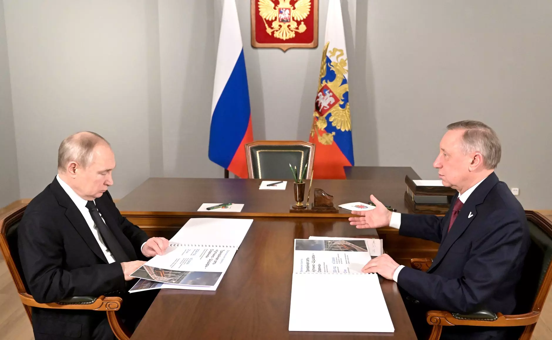 Владимир Путин провёл рабочую встречу с губернатором Санкт-Петербурга и посетил музей обороны и блокады Ленинграда
