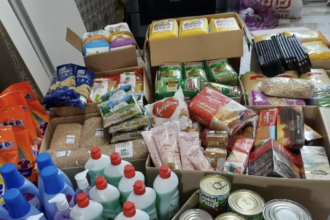 Около 2 тонн продуктов получили 150 семей из ЛНР и ДНР, проживающих в Петербурге