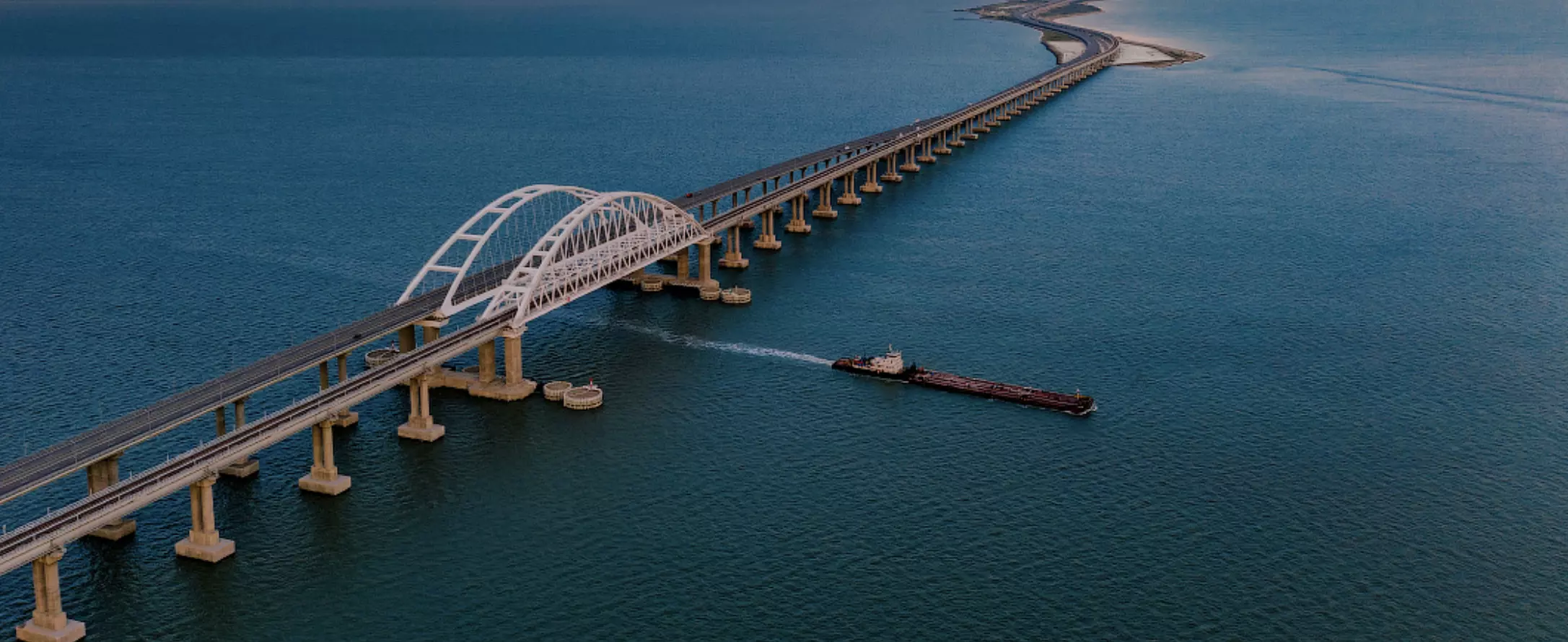 Почти на 40 дней раньше срока открыли Крымский мост для автомобилей