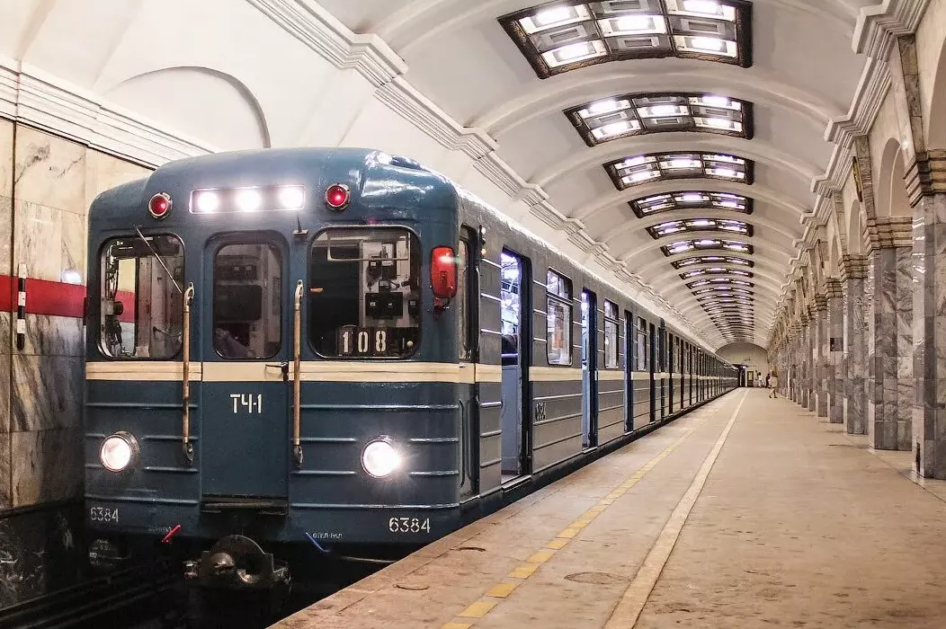 В честь 650-летия города Кирова в метро Санкт-Петербурга и Москвы подготовят вагона