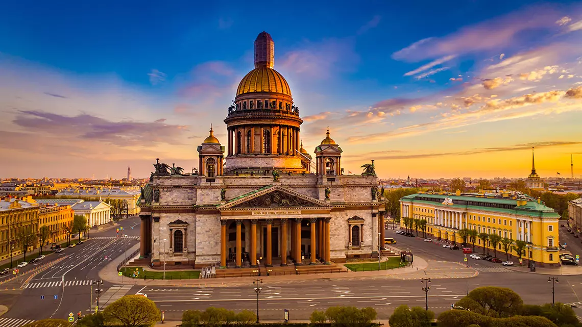 Петербург вошел в пятерку самых популярных направлений летних путешествий у россиян