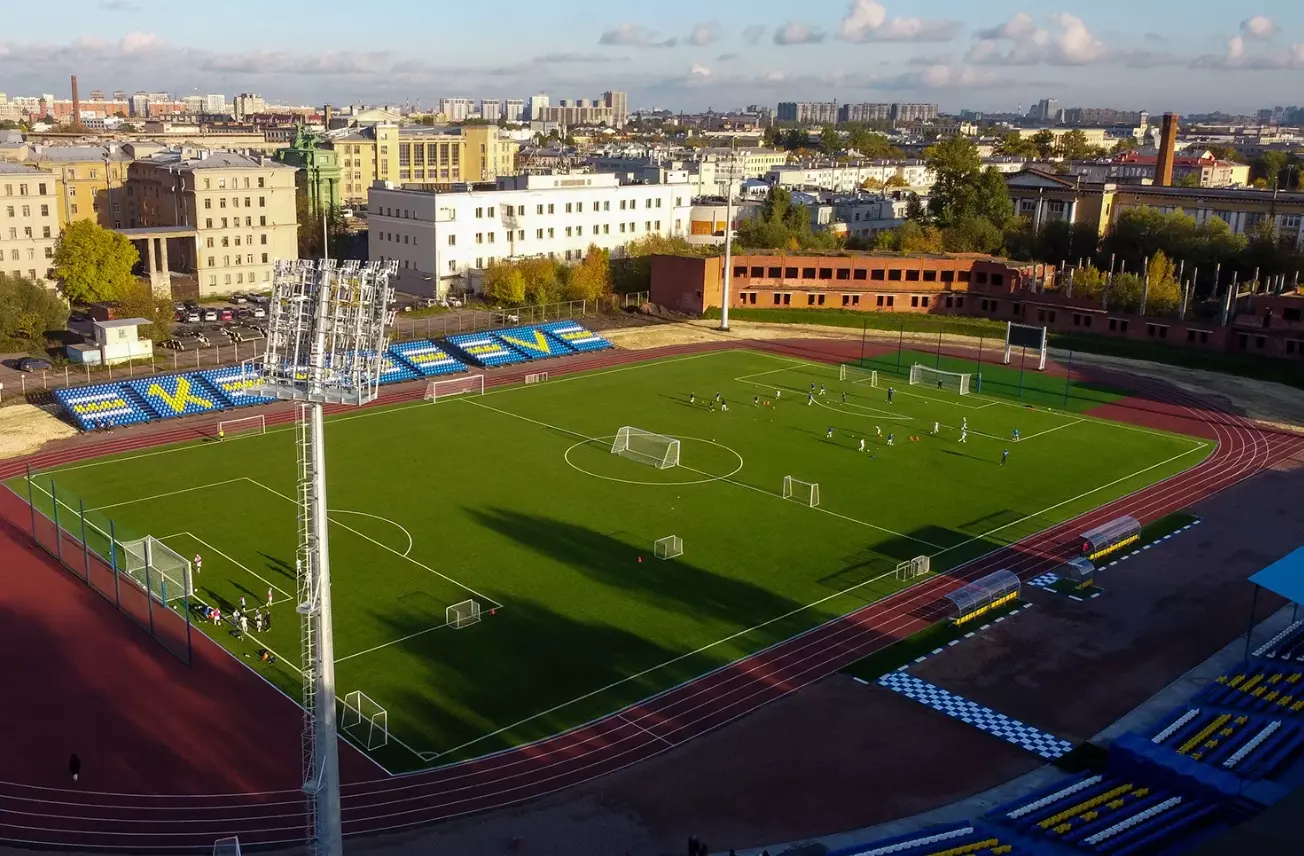 На стадионе «Кировец» прошла первая лига отечественного футбола