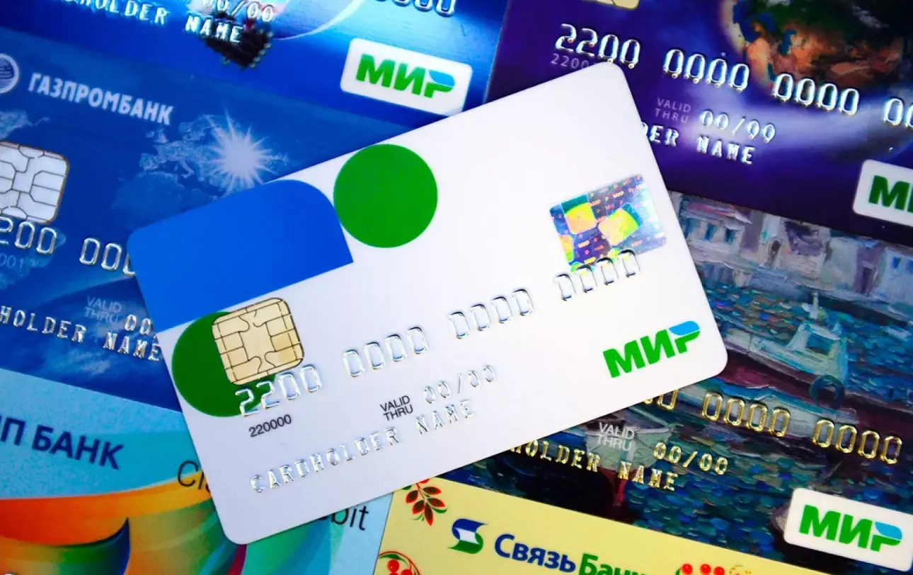 За февраль 2023 года россияне получили 930 тысяч кредитных карт