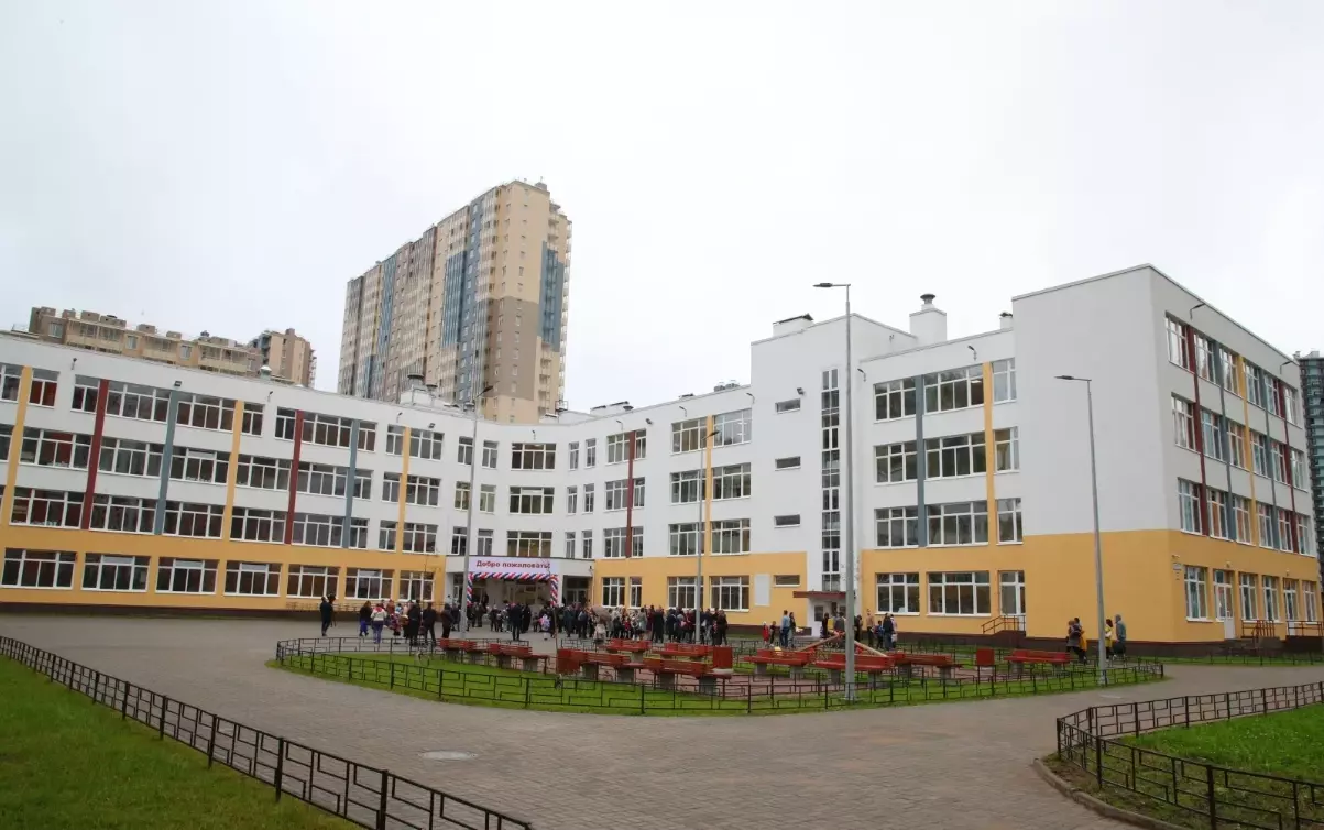 Сегодня в Смольном поделились актуальными предельными ценами на выкуп детсадов и школ в собственность города