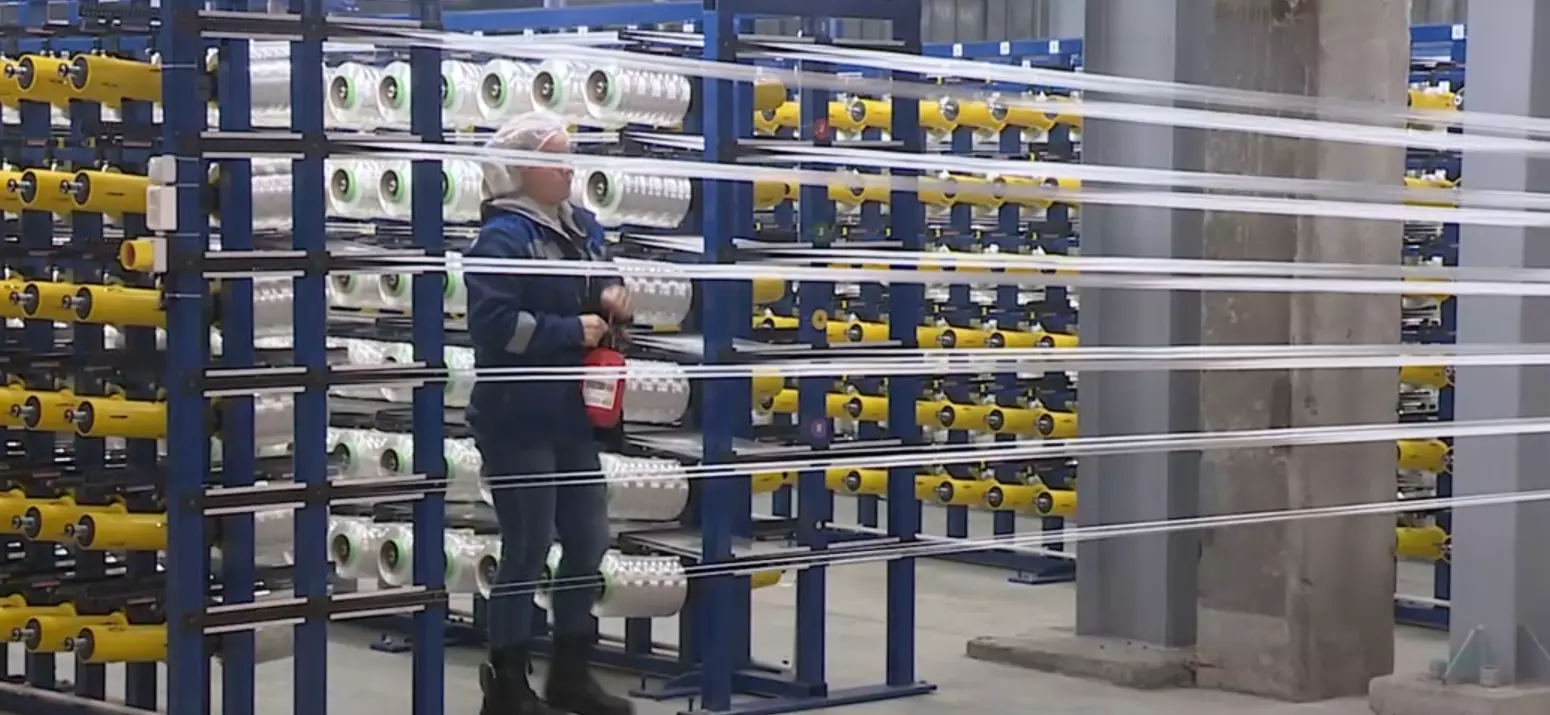 На заводе в Санкт-Петербурге производят пуленепробиваемого материала из полимерной нити