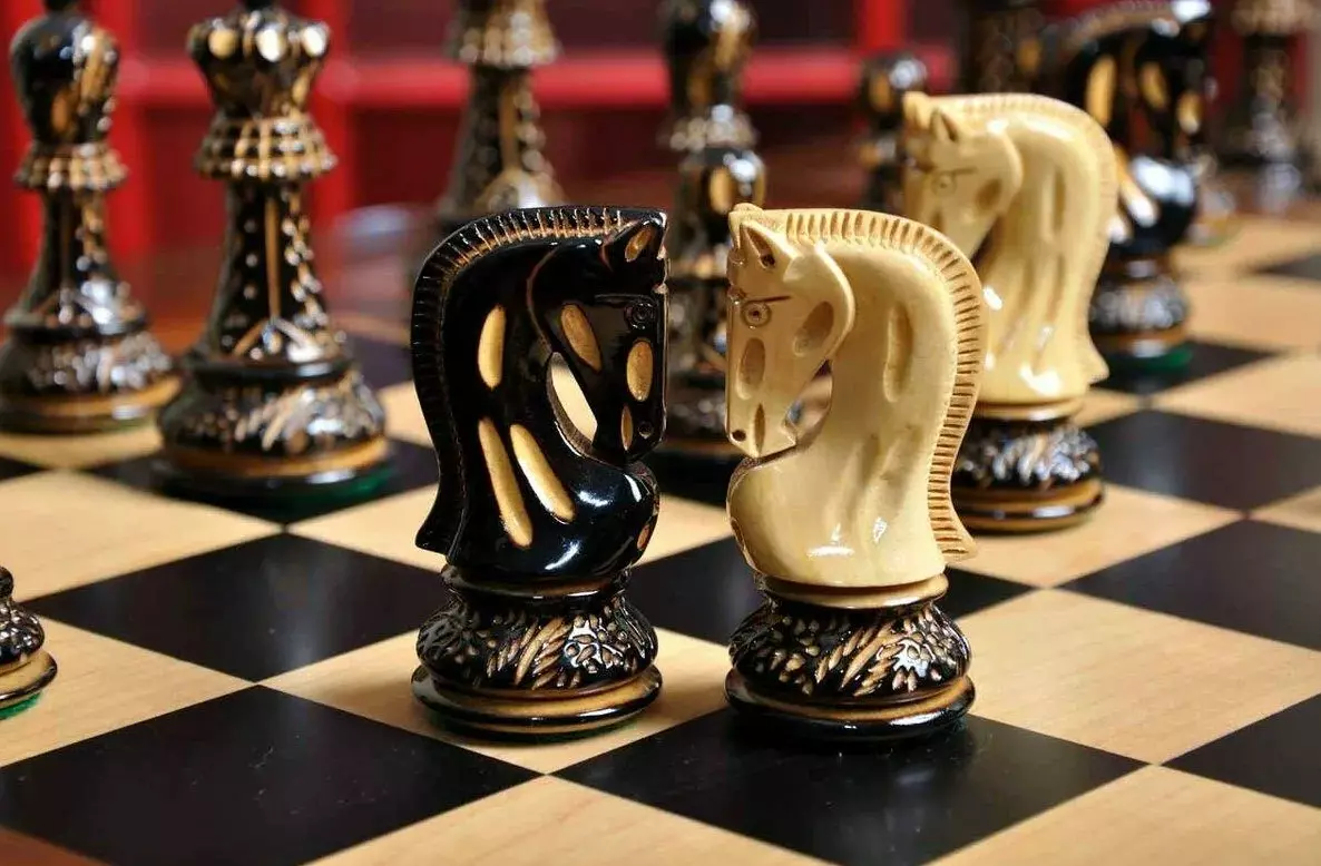 Чемпионат города по шахматам начался в Санкт-Петербурге
