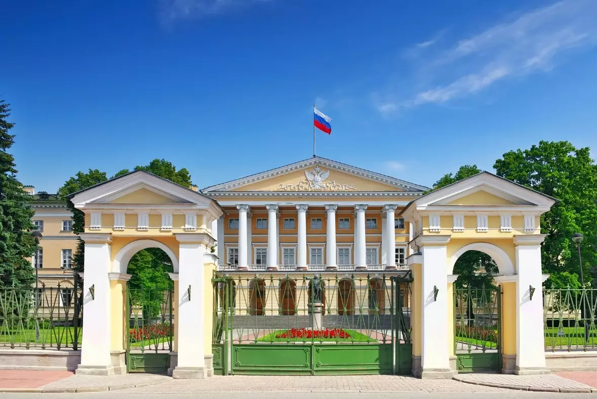 Александр Беглов: Правительство Санкт-Петербурга выполняет все социальные обязательства