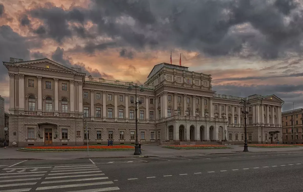 Сегодня депутаты обсудили об освобождении грантов от налогов в Мариинском дворце