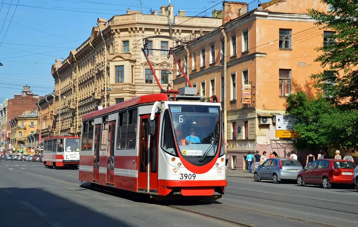 На Политехнической улице вновь запустили трамвайное движение после реконструкции путей