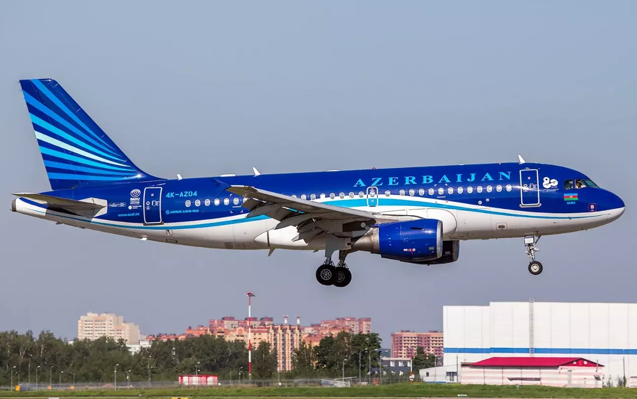 COVID-сертификаты отменили для людей совершающих перелет из Санкт-Петербурга в Азербайджан