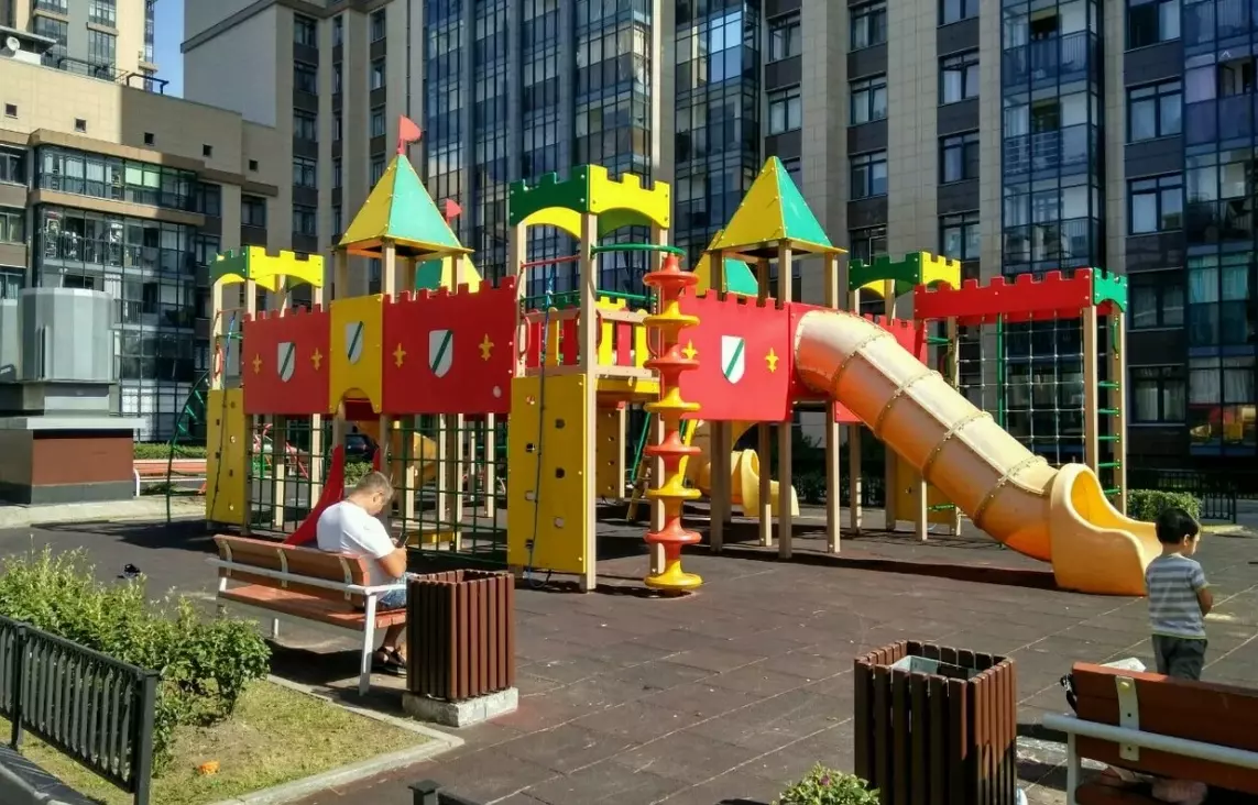 700 детских площадок отреставрируют в апреле 2023 года в Санкт-Петербурге