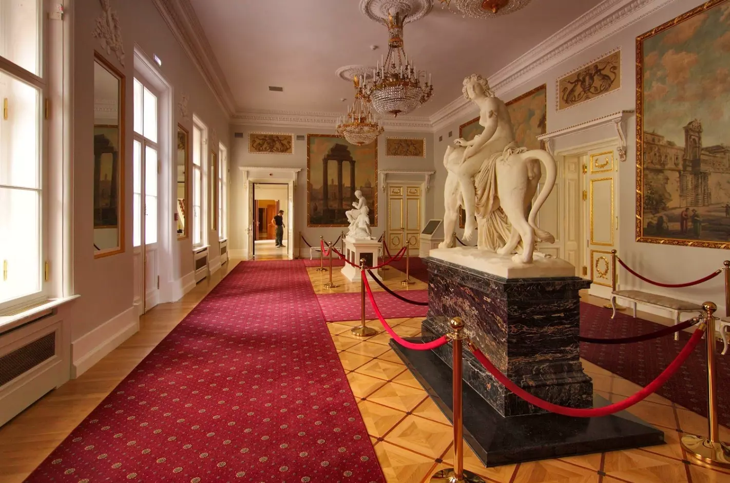 Выставка в залах дворца Елагина острова