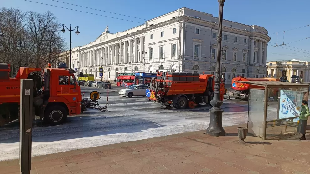 На весеннюю уборку улиц в Санкт-Петербурге потратили 34 тысячи кубометров воды