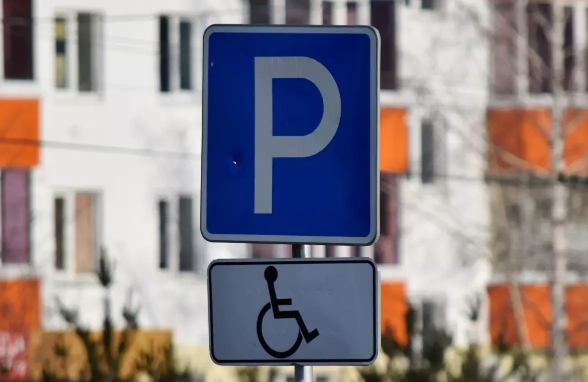 Рейд по парковкам для инвалидов сегодня проводят в центре Санкт-Петербурга