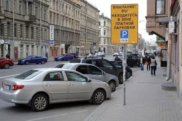 Почти 1,2 миллионов водителей оплатили стоянку через приложение «Парковки Санкт-Петербурга»