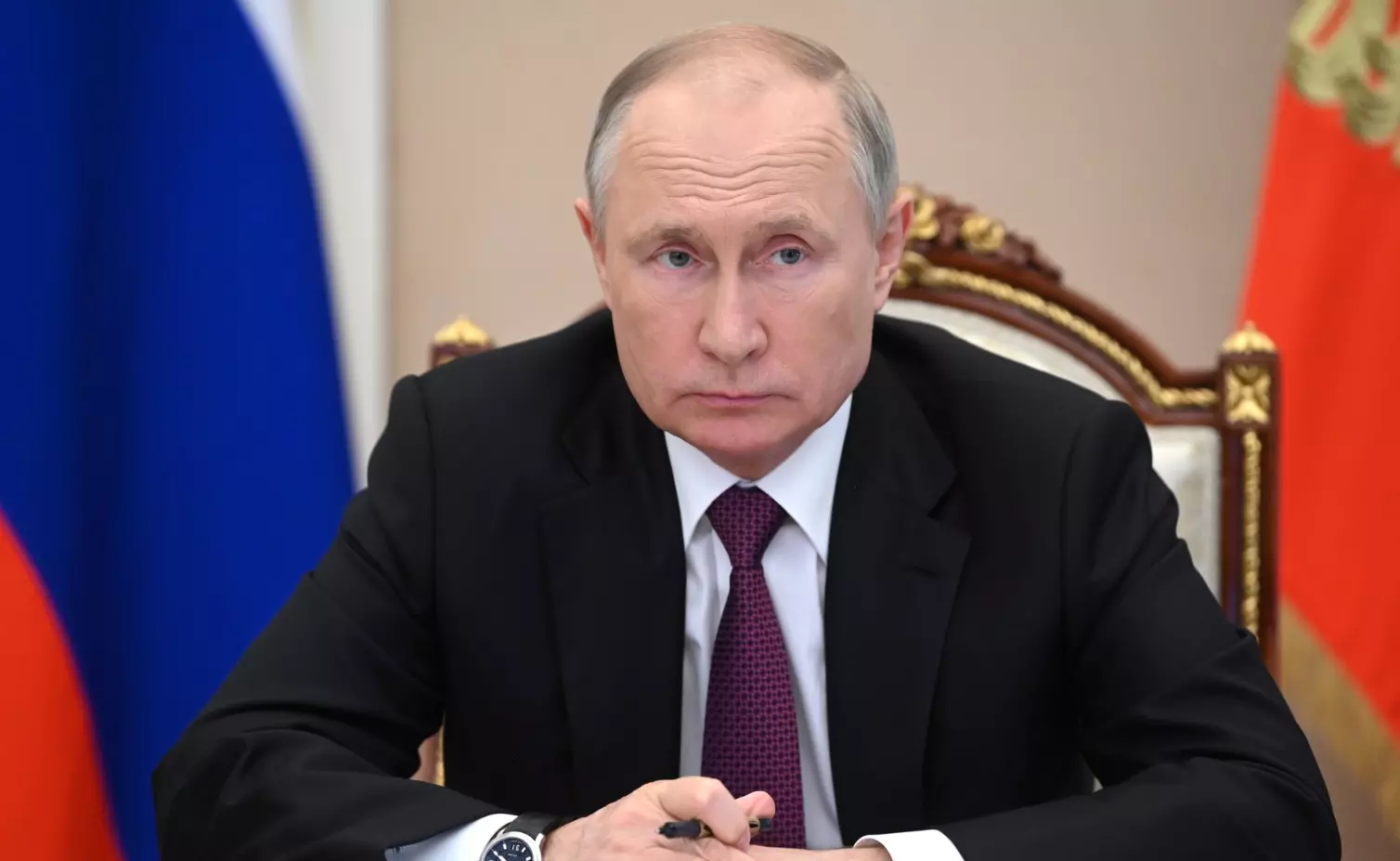 Закон о налоговых уведомлениях на «Госуслугах» подписал сегодня Владимир Путин