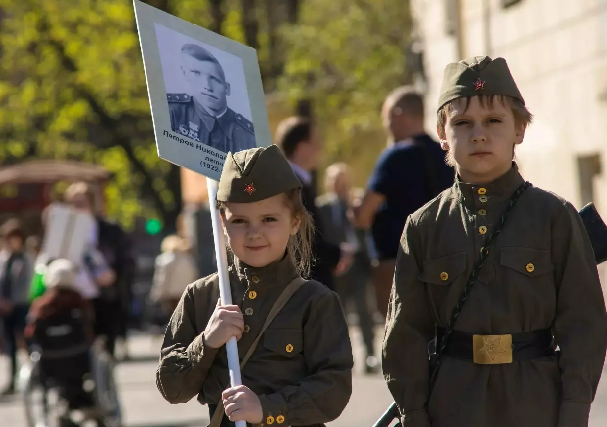 В 2023 году шествие «Бессмертный полк» пройдет в онлайн-формате в Санкт-Петербурге