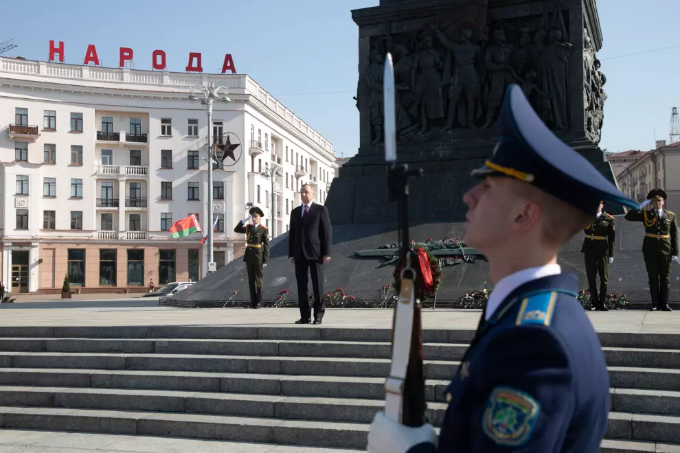 К Монументу Победы в Минске губернатор Санкт-Петербурга возложил цветы