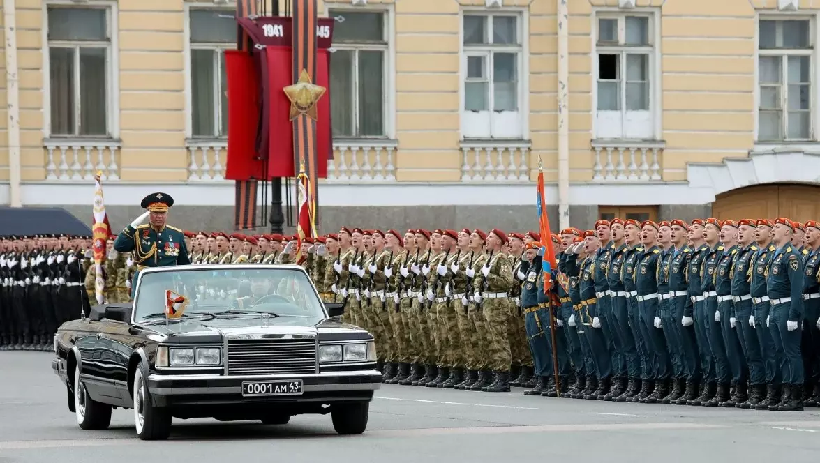С Днем Победы Александр Беглов поздравил ветеранов и военнослужащих