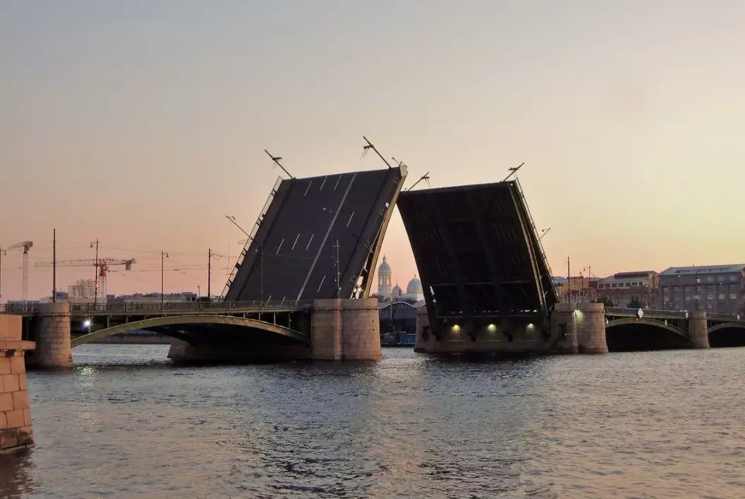 До 8 мая включительно Биржевой мост будет закрыт