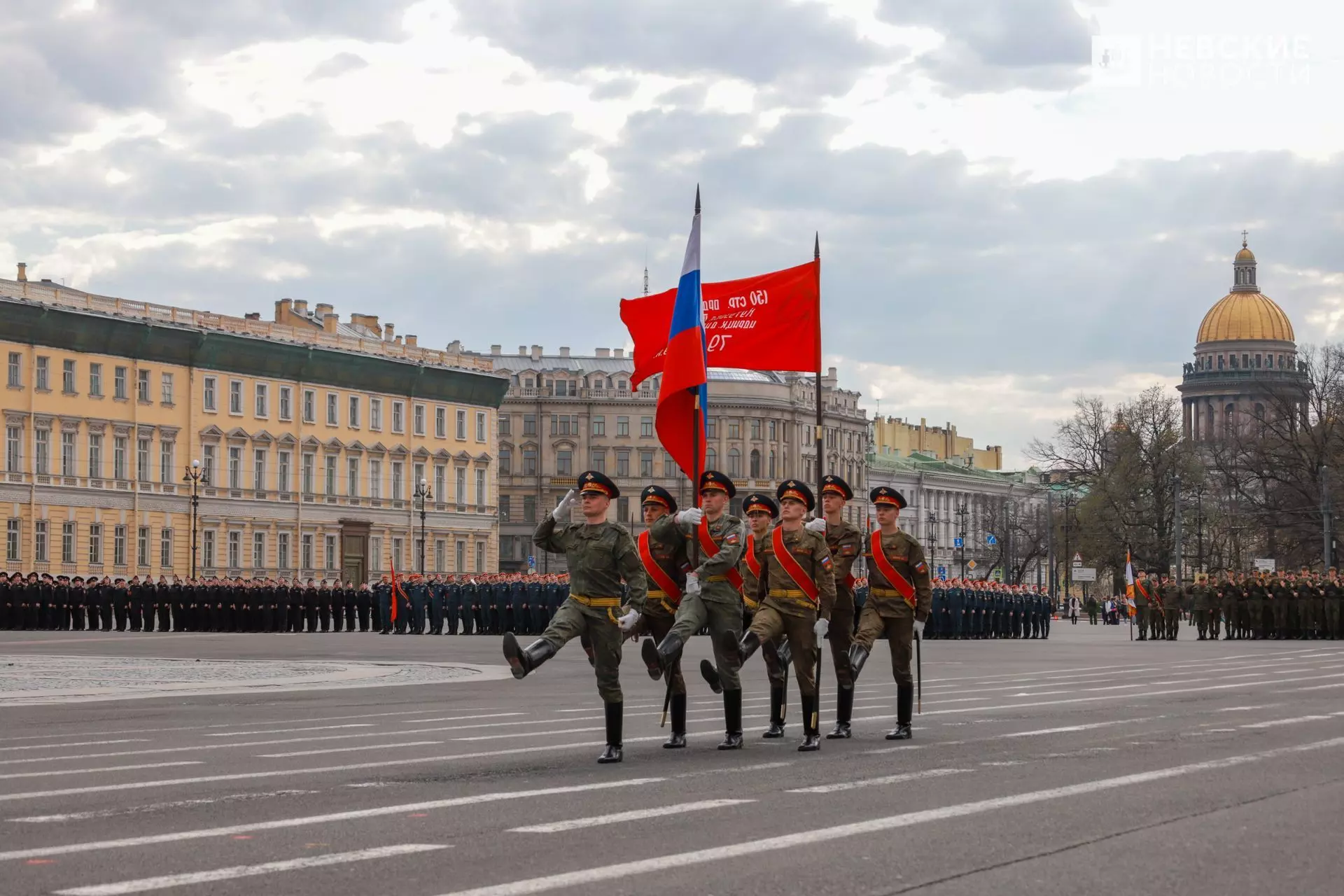 Финальная репетиция Парада Победы прошла на Дворцовой площади