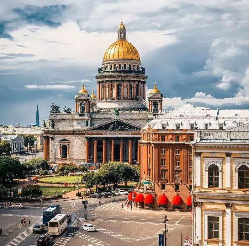 Самым популярным городом для путешествий на 9 мая стал Санкт-Петербург