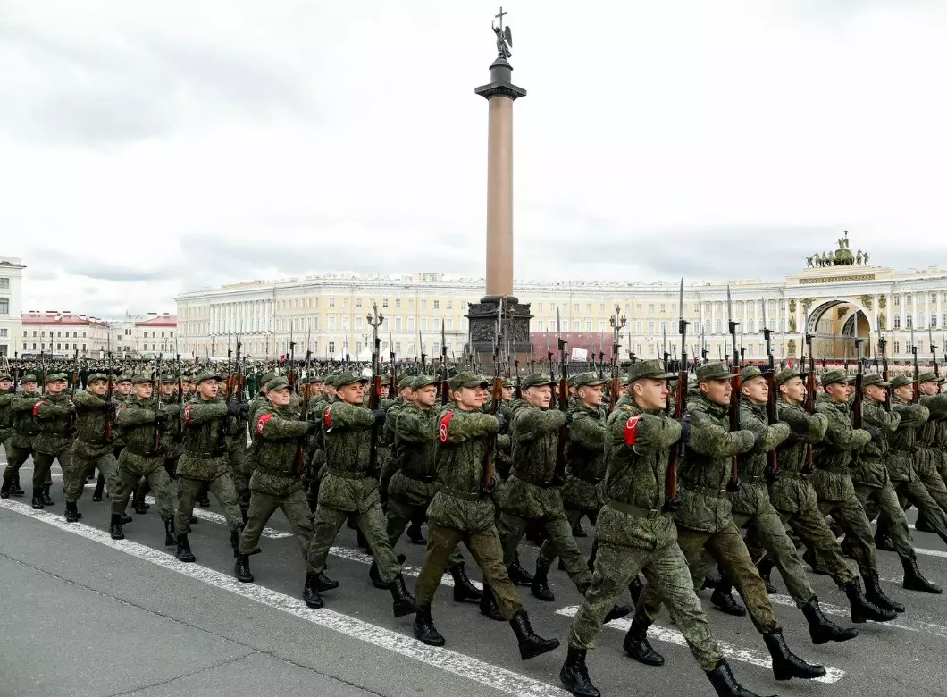 Прямая трансляция Парада Победы на Дворцовой площади
