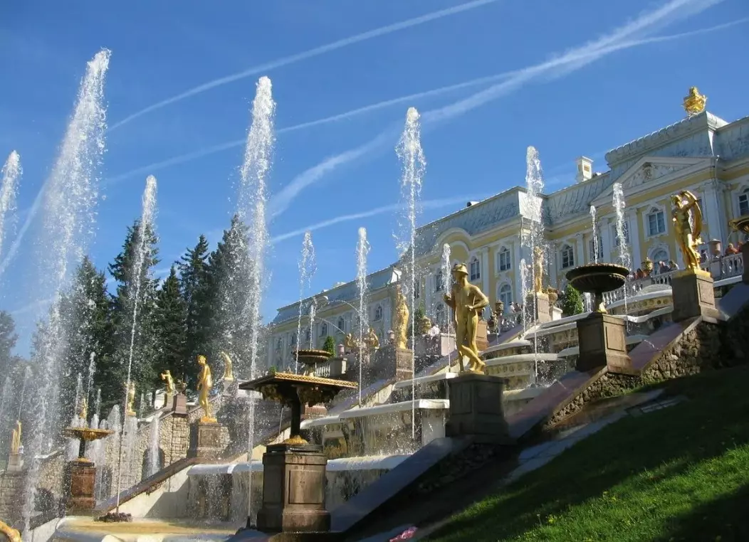 Под песню «День Победы» запустят фонтаны в Петергофе