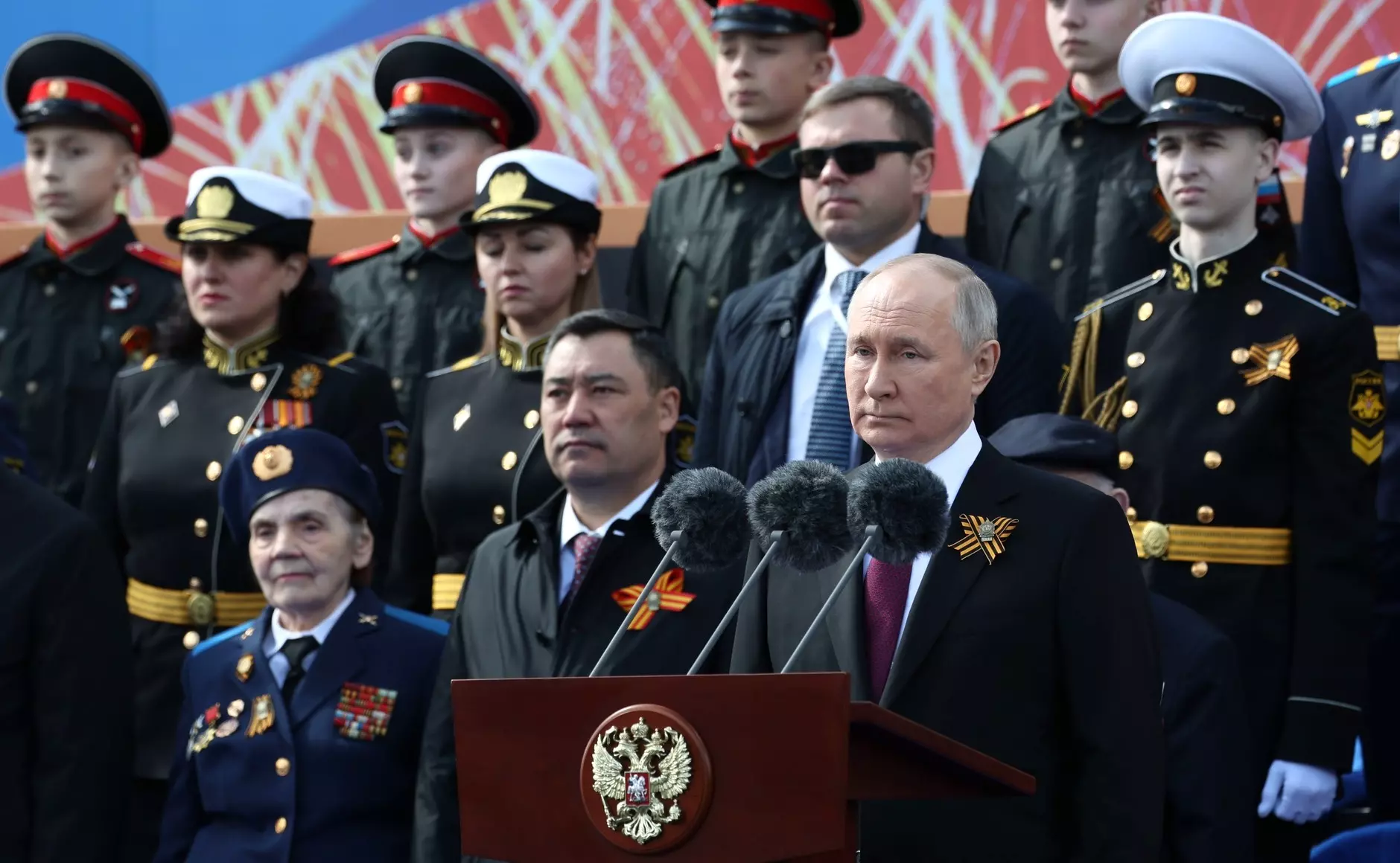 На Параде Победе сегодня выступил Владимир Путин с трибуны на Красной площади с поздравлениями