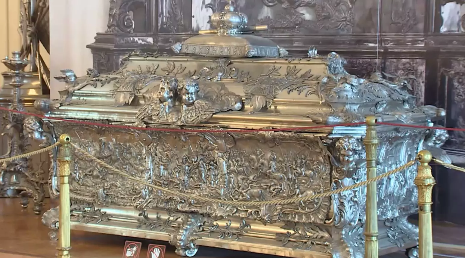 Почти на пол века гробница Александра Невского покинет Эрмитаж