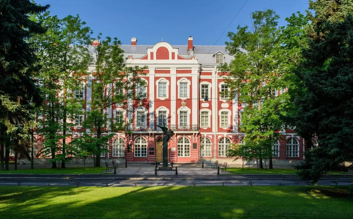 Лучшим университетом России в области права, политологии и международных отношений стал СПбГУ