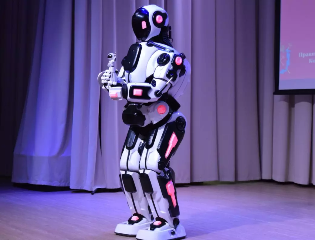 Третий Кубок губернатора по робототехнике сегодня проводят в Малоохтинском колледже