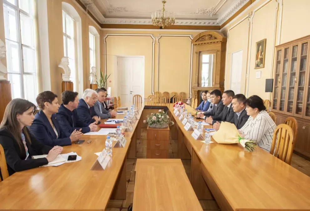Медицинские учреждения Санкт‑Петербурга посетила делегация из республики Каракалпакстан