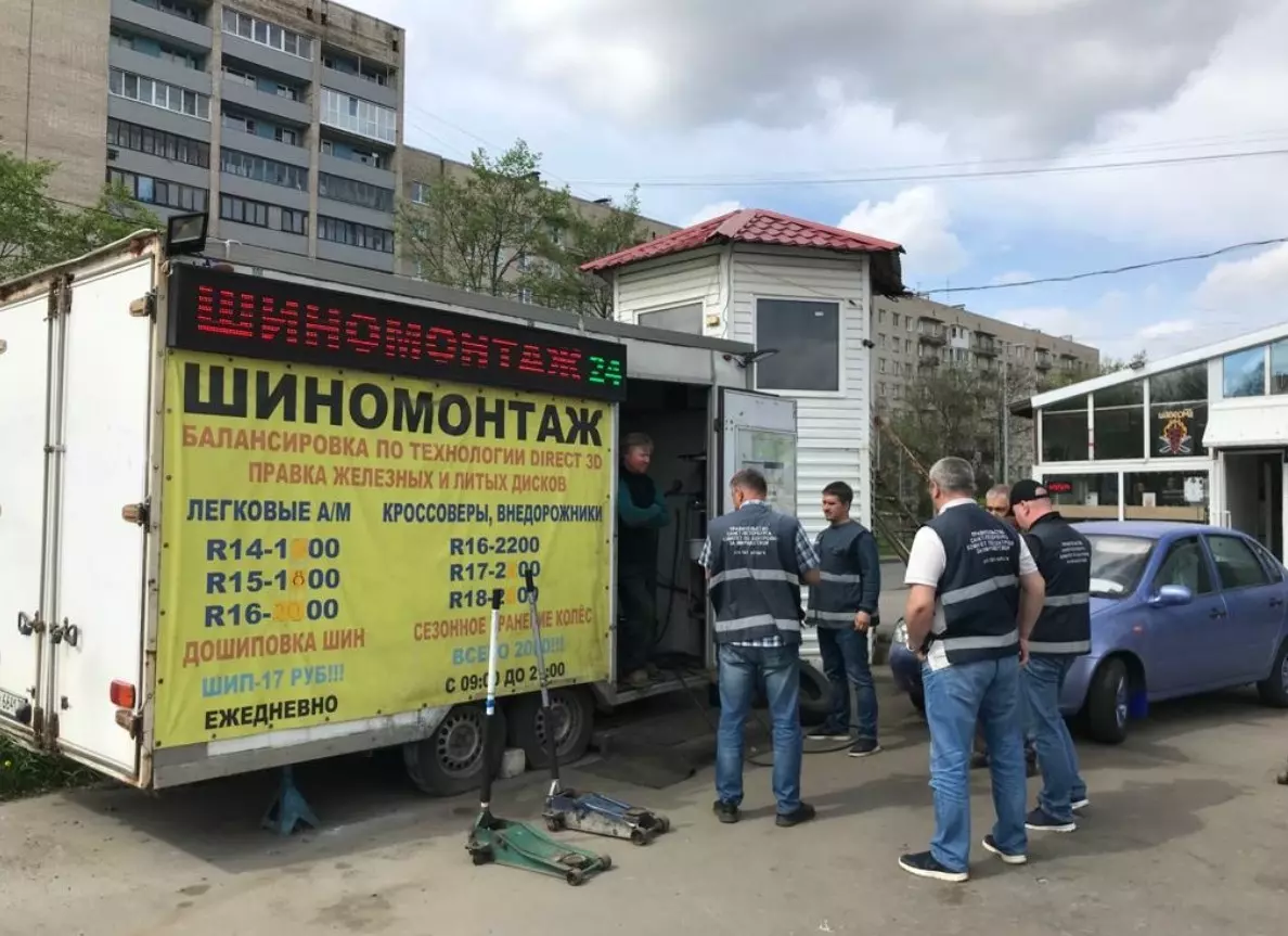 В Санкт-Петербурге в результате рейда закрыли 63 незаконные точки продаж