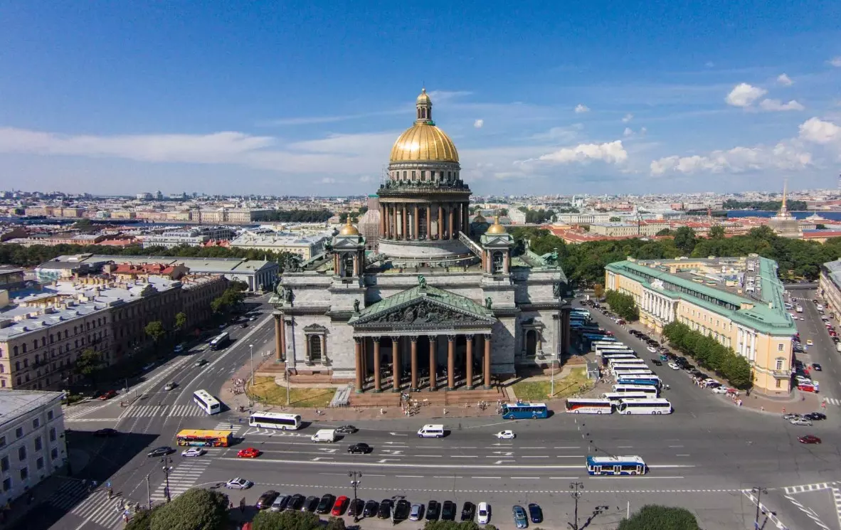 Свыше 200 праздничных мероприятий проведут в честь 320-летия Санкт-Петербурга