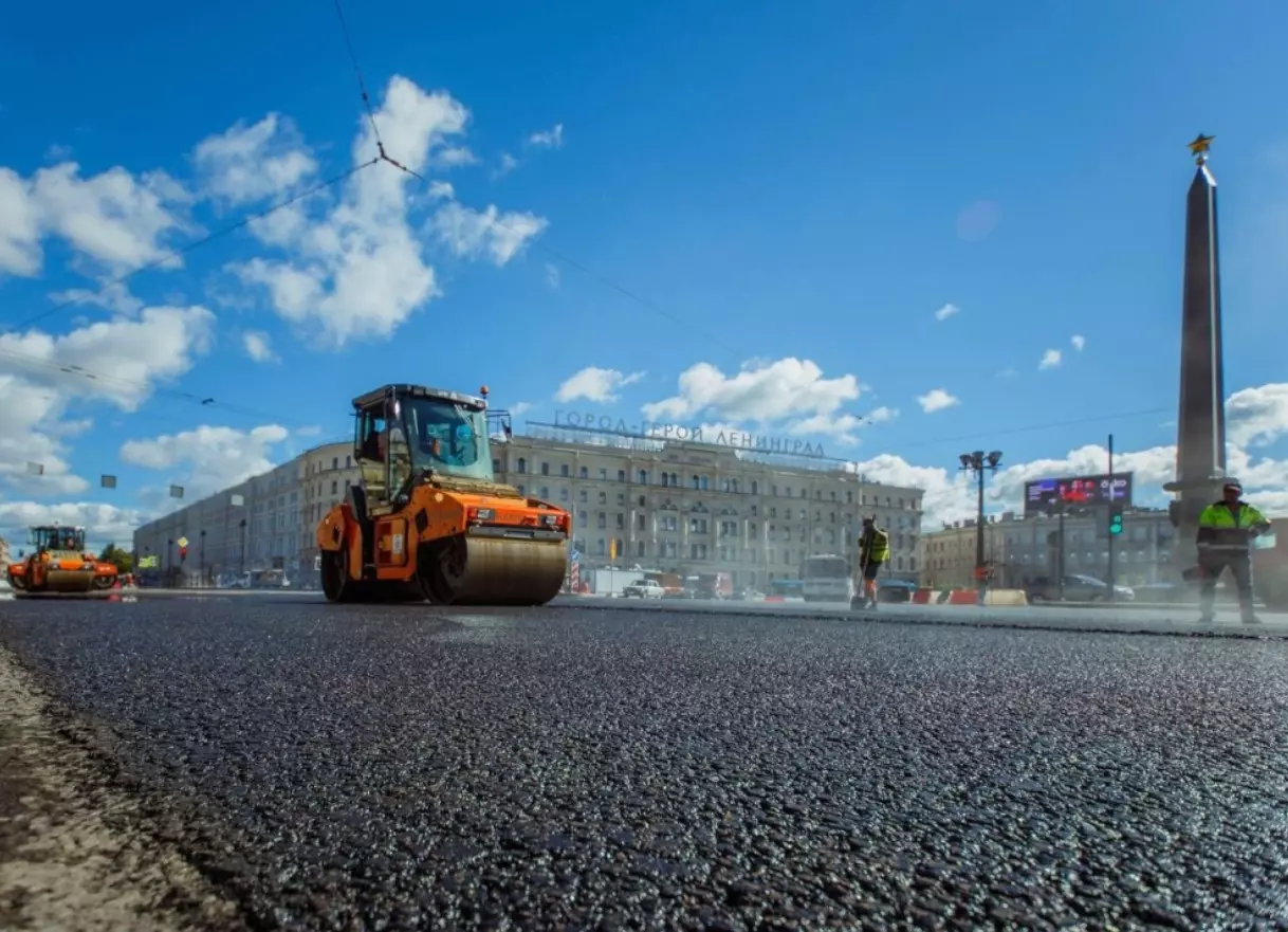 На трех набережных Санкт‑Петербурга проводят дорожные ремонтные работы