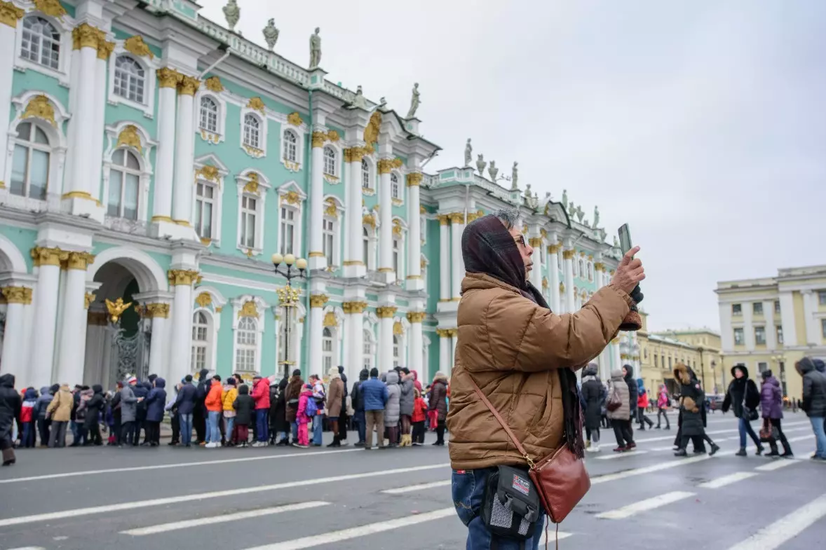 Город на Неве посетило 770 тысяч туристов за майские праздники