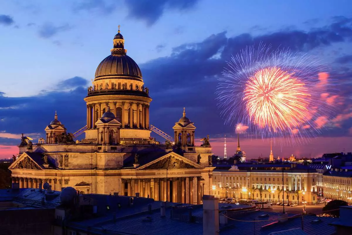 Один из пиков нагрузки на отели в Петербурге будет приходиться на День города
