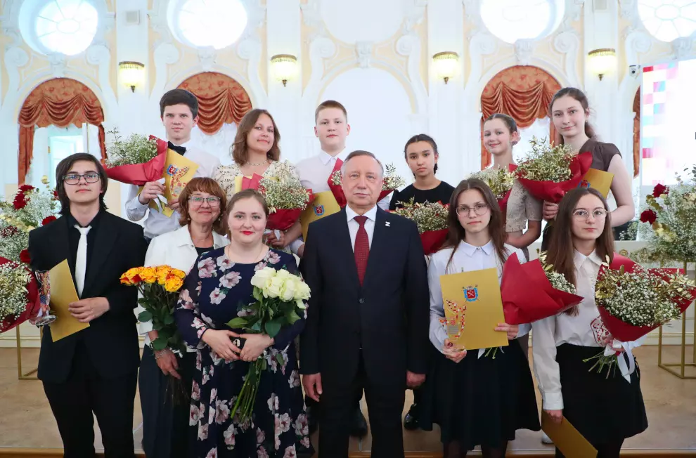 Премии городского правительства вручили лучшим педагогам и школьникам Санкт-Петербурга