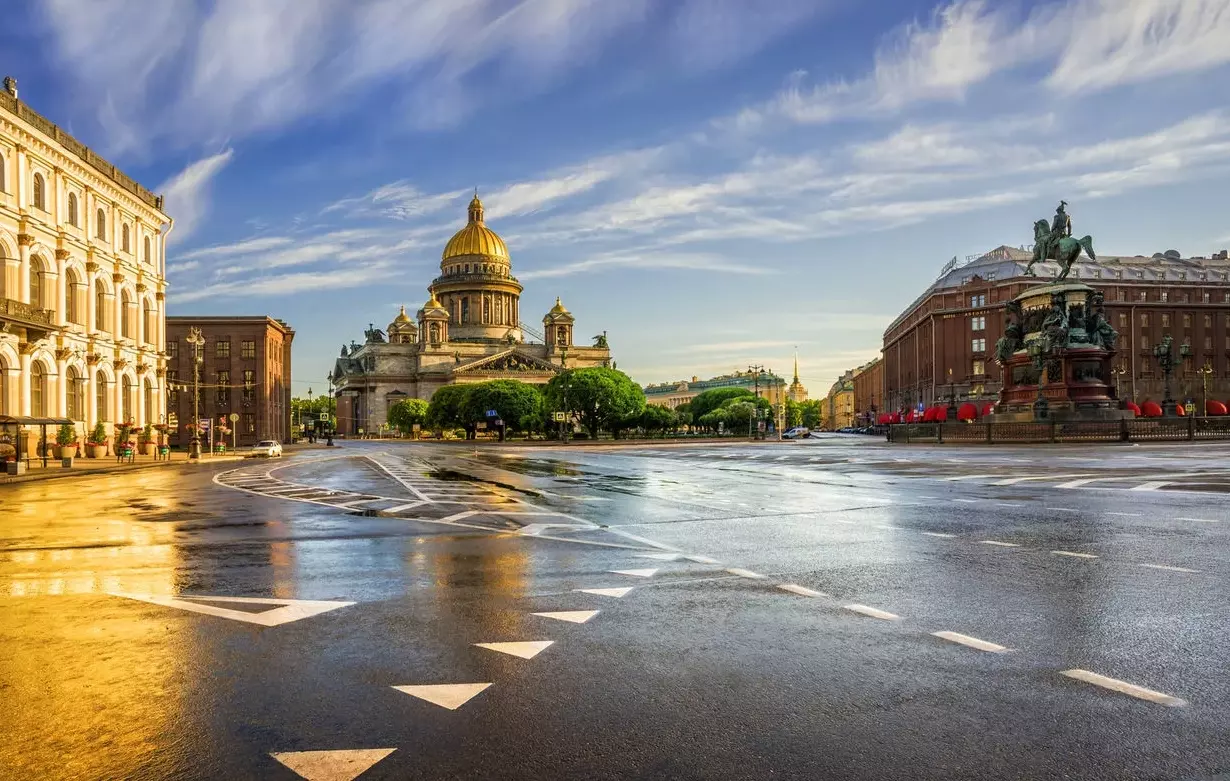 В Оперативном штабе вчера Александр Беглов провел заседание