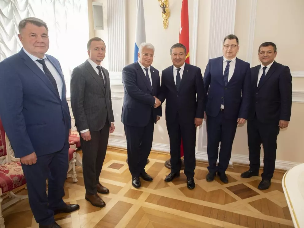 В Смольном провели встречу между представителями Санкт‑Петербурга и Узбекистана
