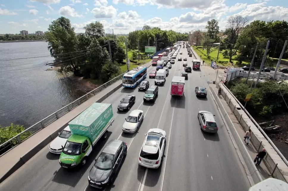 До 16 июля введут ограничение для автомобилистов по Шлиссельбургскому мосту