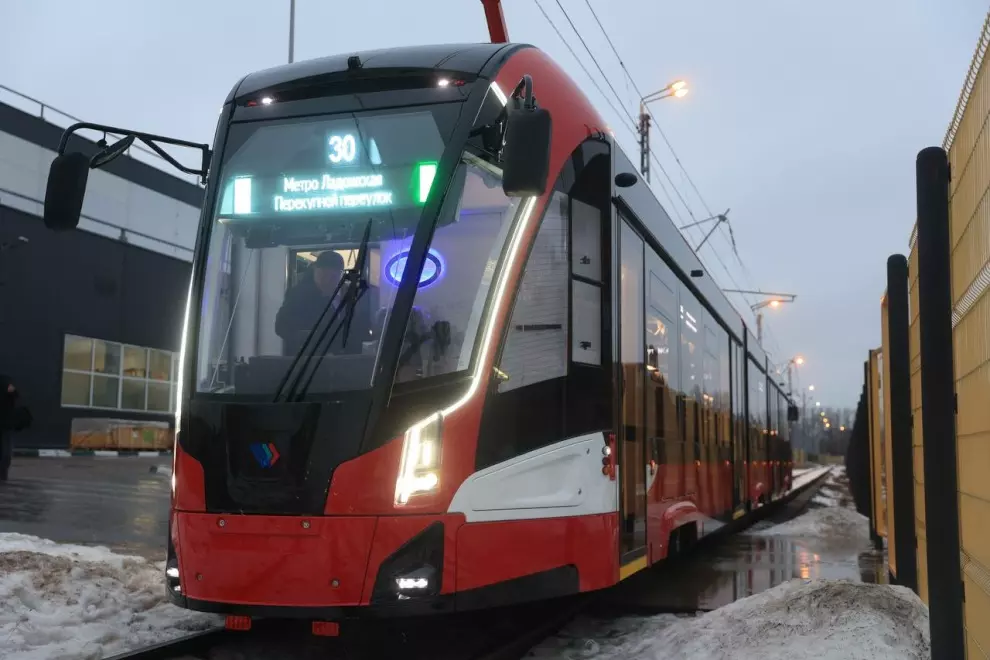 В Санкт-Петербург поставили 13 новых трамваев «Невский»