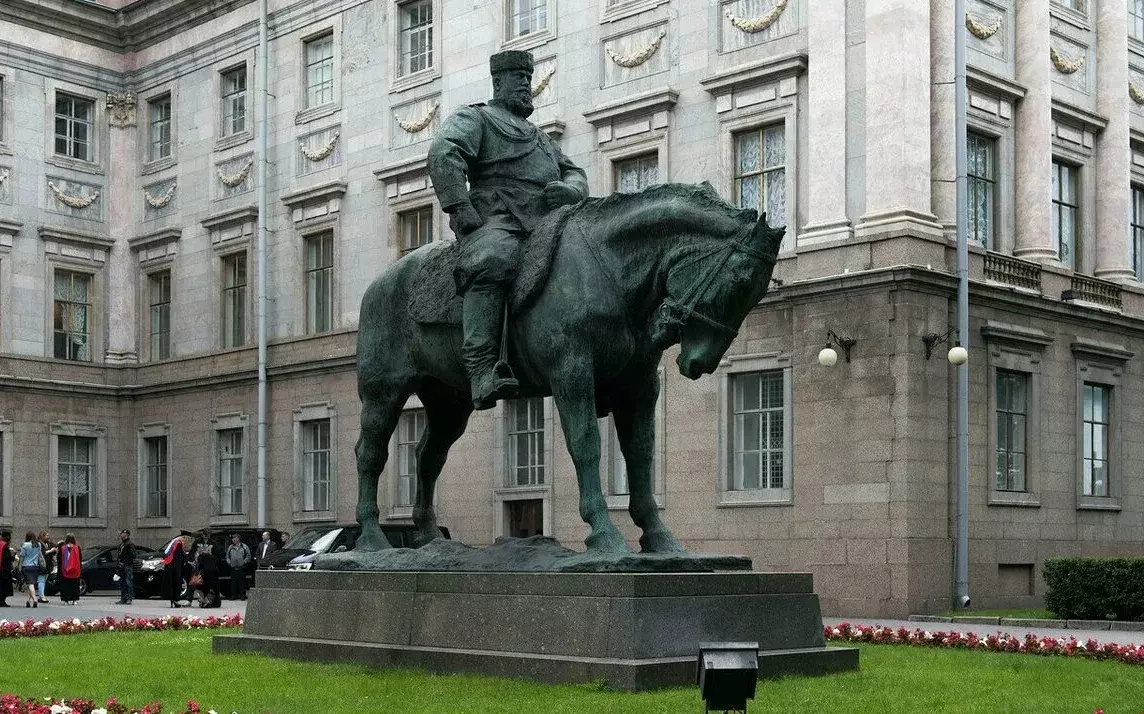 Реставрацию памятника императору Александру III проведут первый раз
