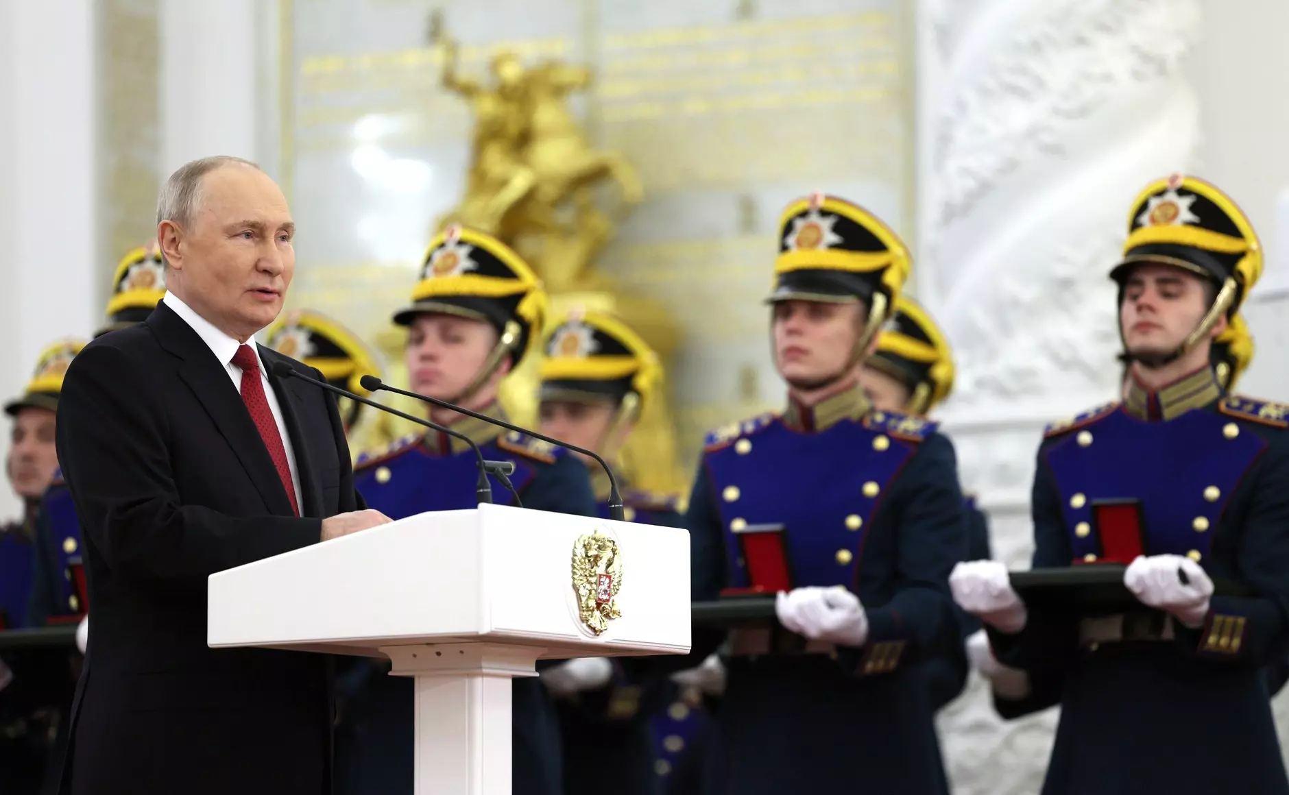 С Днем России жителей страны поздравил Владимир Путин