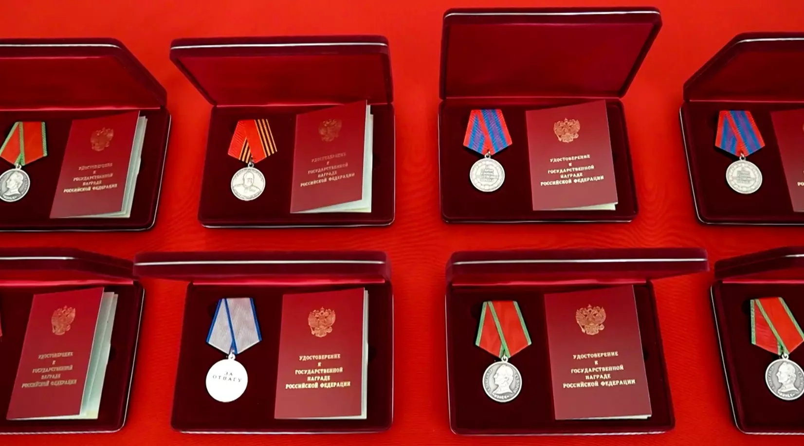 Бойцам Росгвардии и военнослужащим сегодня вручили награды за подвиги в зоне СВО