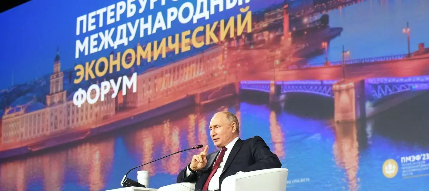 Владимир Путин напомнил о размещении тактического ядерного оружия в Белоруссии