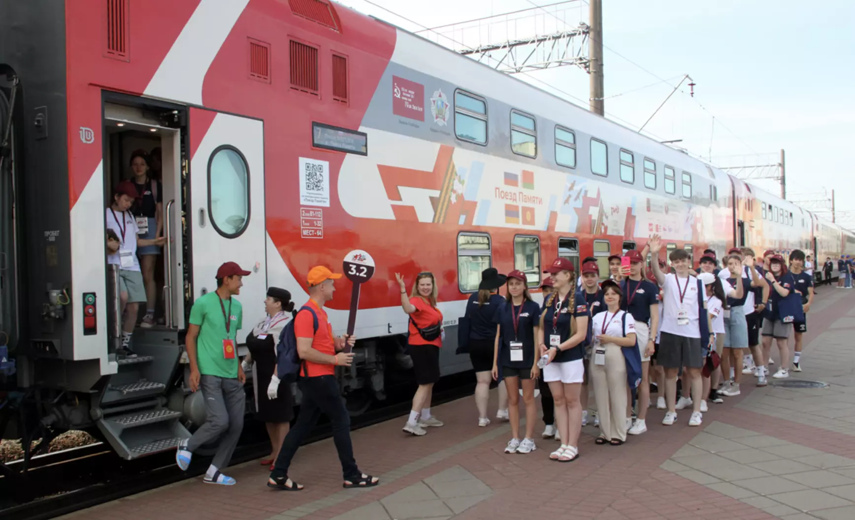 В Петергоф прибыл «Поезд Памяти» со школьниками из России и Белоруссии