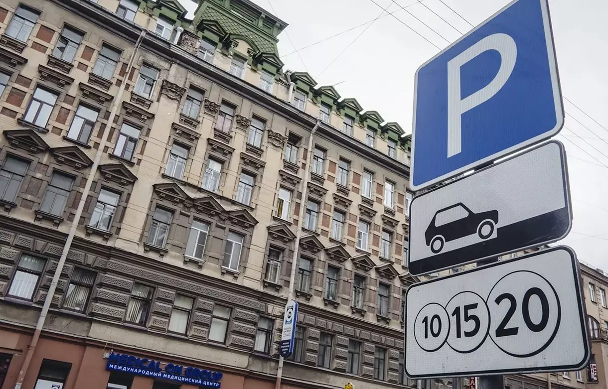Уже с 1 июля заработает в Петроградском районе заработает зона платной парковки